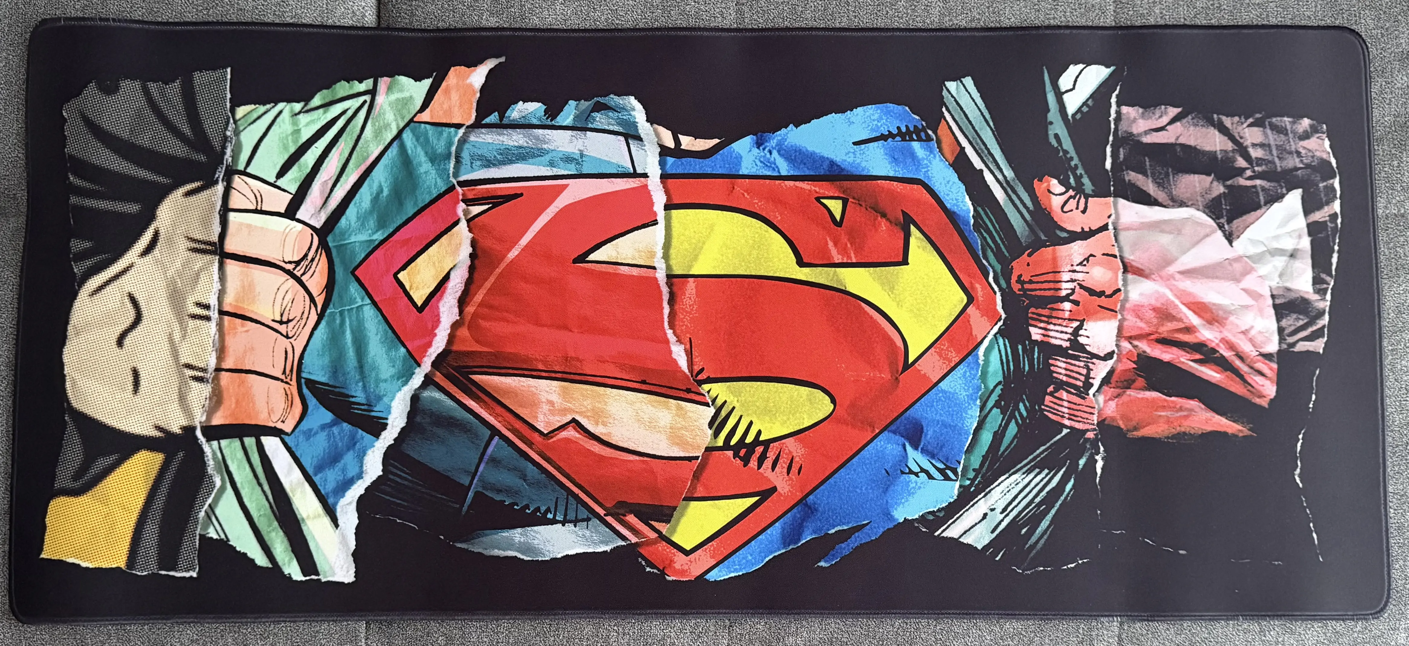 Podloga za mizo Superman fotografija izdelka