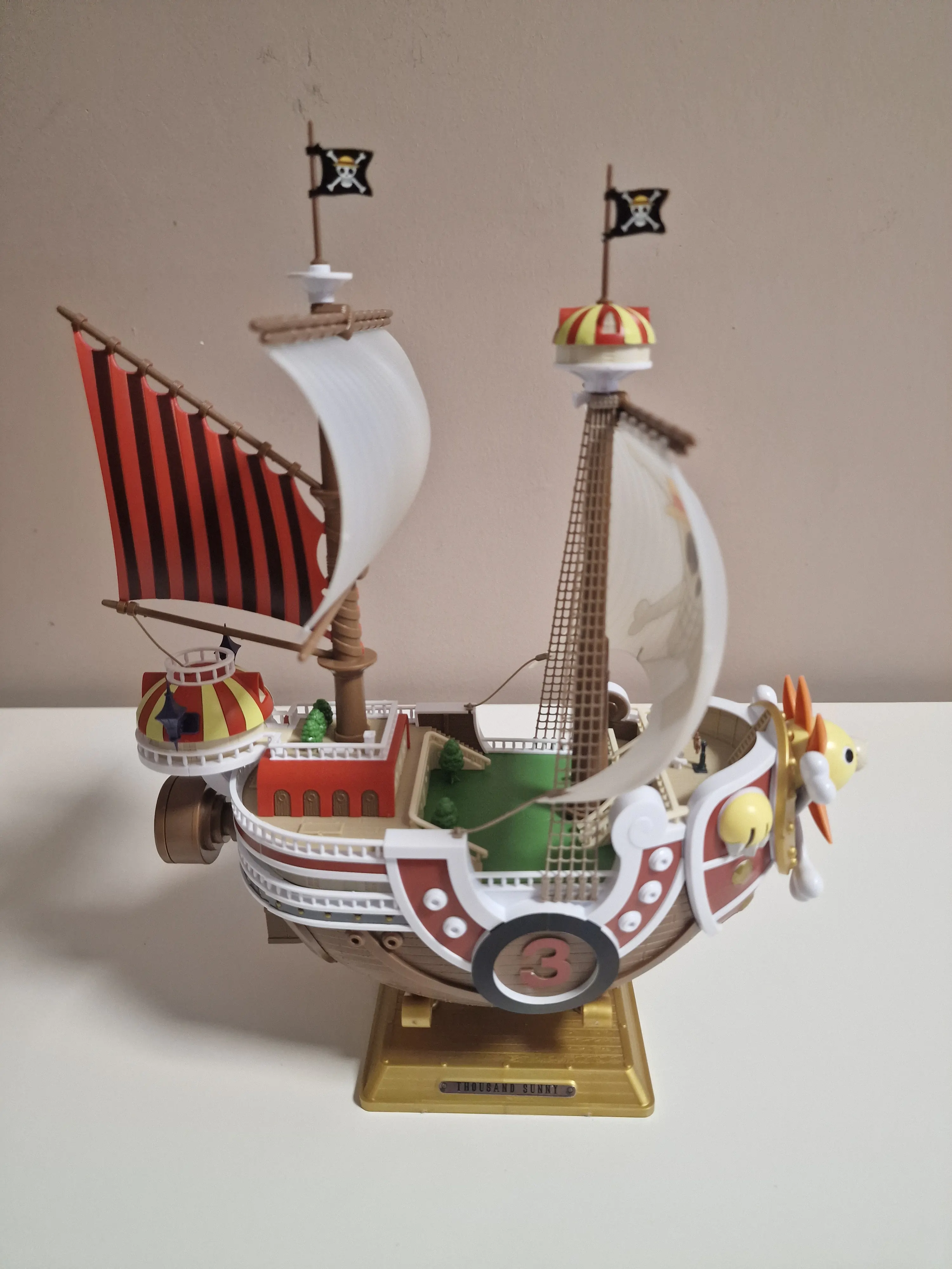 One Piece Thousand Sunny Land of Wano Model komplet figura 30 cm fotografija izdelka