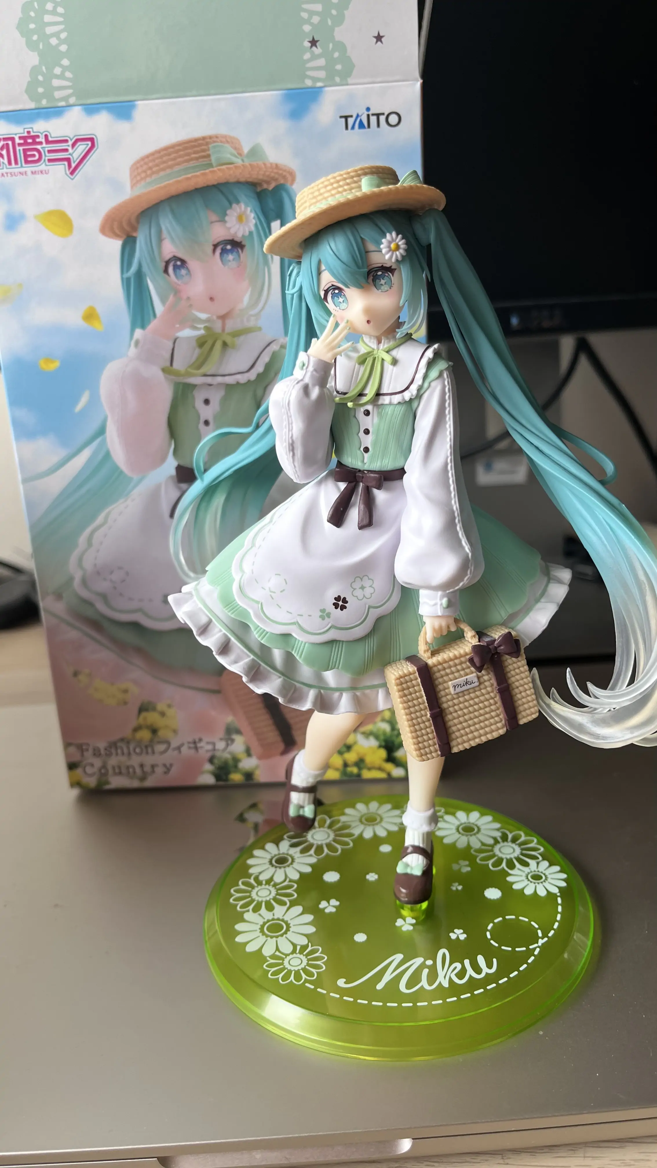 Hatsune Miku PVC Kip Figurica Hatsune Miku Fashion Country Ver. 18 cm fotografija izdelka