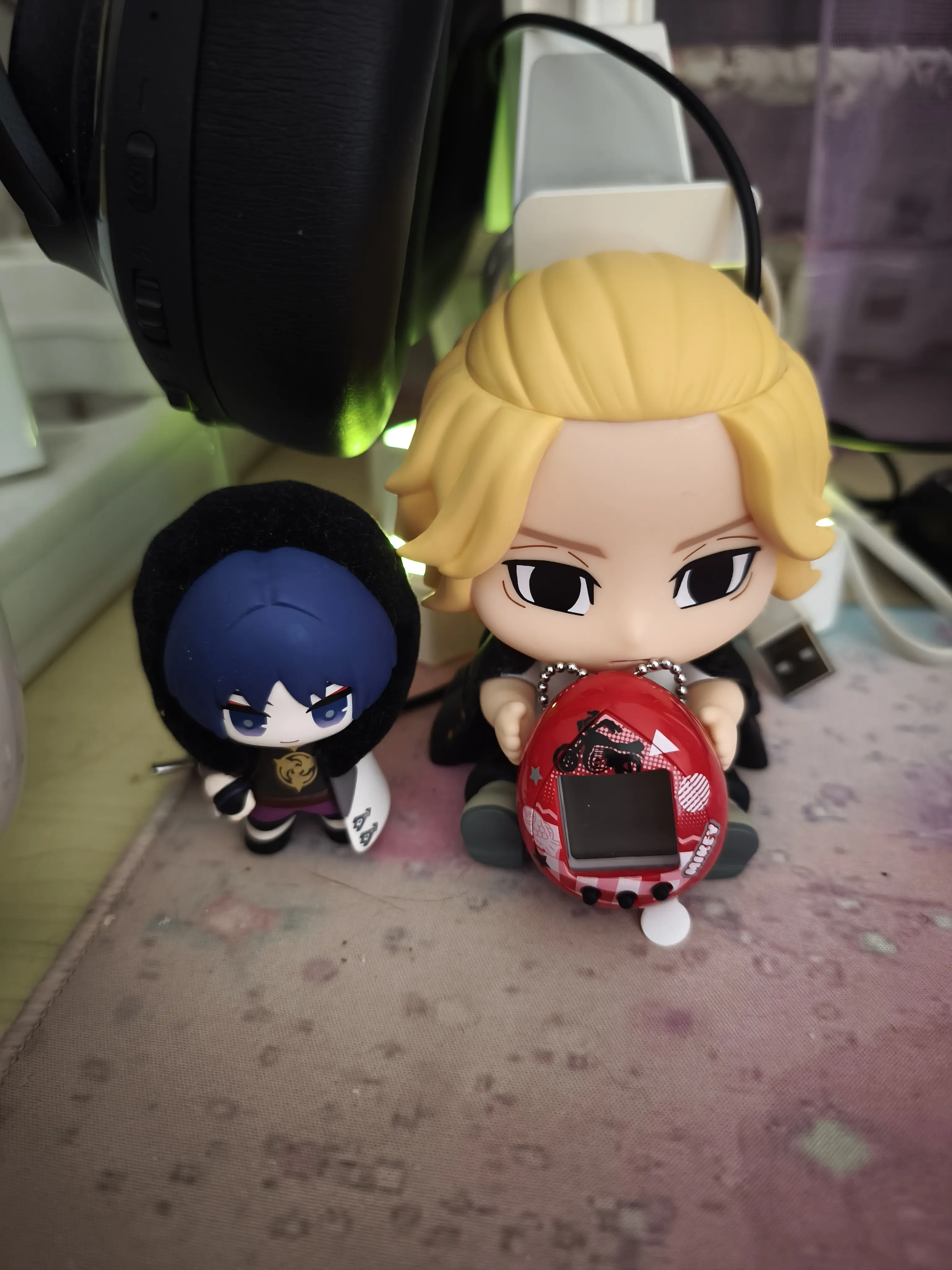 Tokyo Revengers Hugmy Tamagotchi + figurica za podporo Manjiro fotografija izdelka