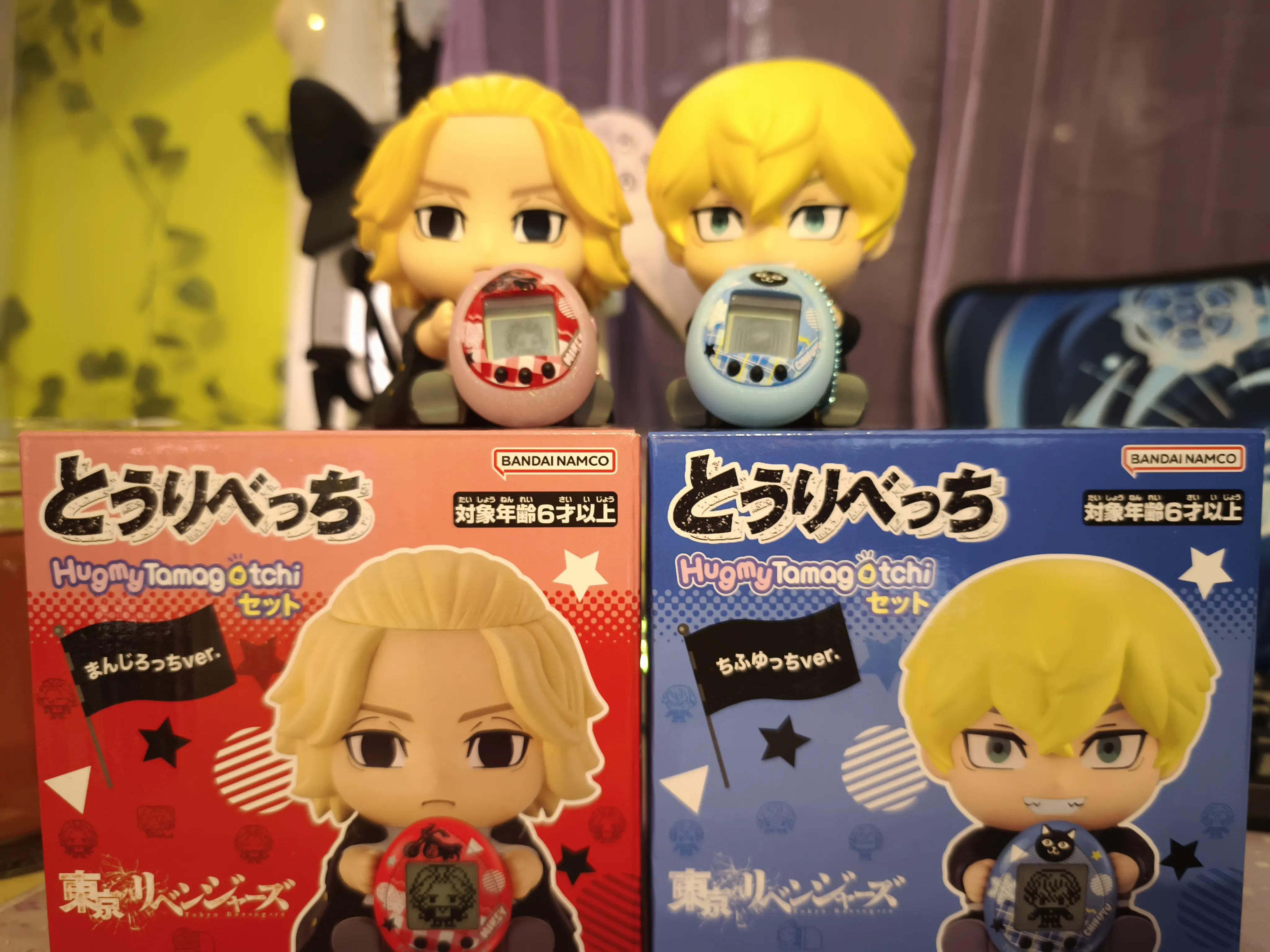 Tokyo Revengers Hugmy Tamagotchi + figura za podporo Chifuyu fotografija izdelka