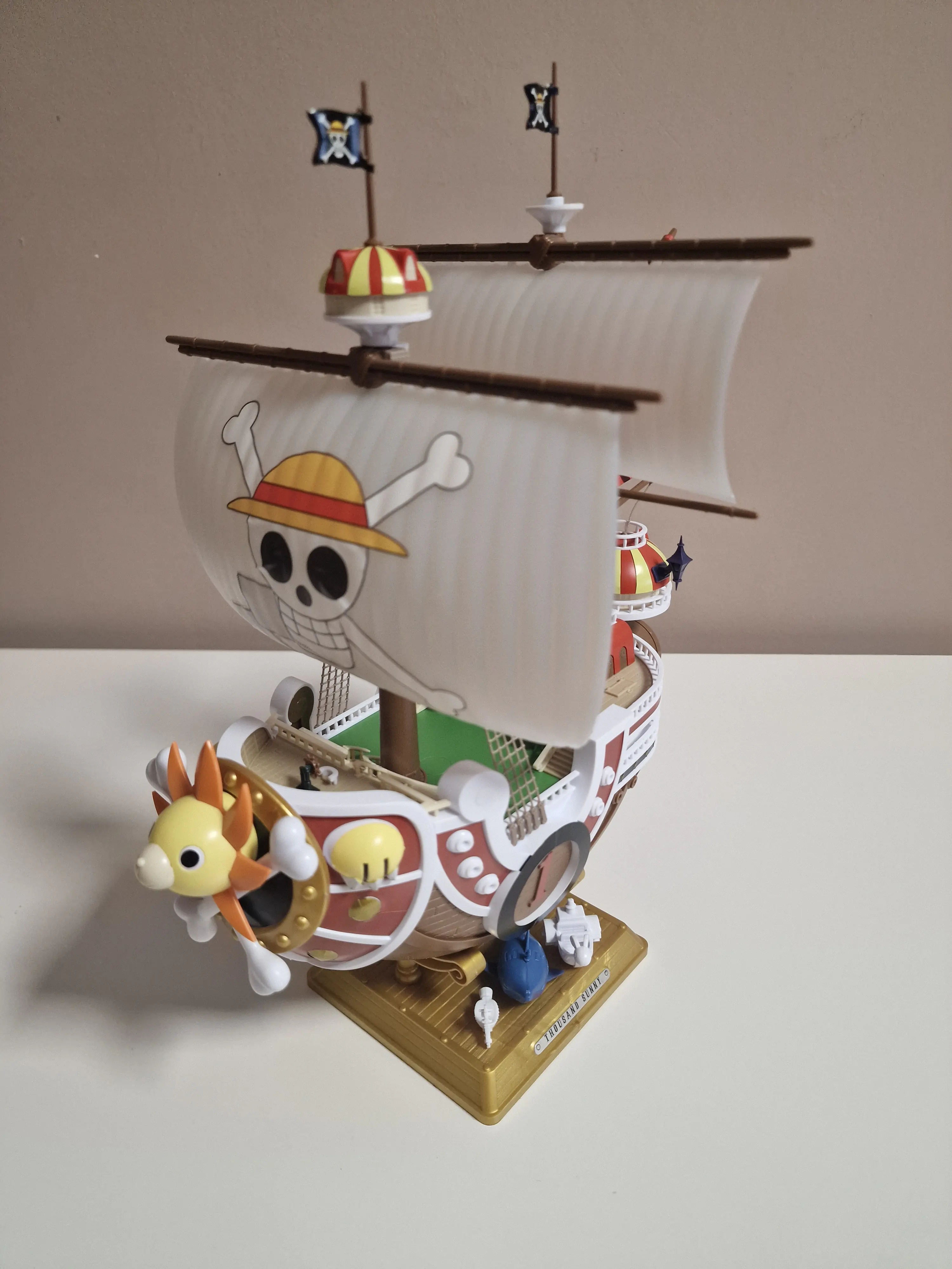 One Piece Thousand Sunny Land of Wano Model komplet figura 30 cm fotografija izdelka