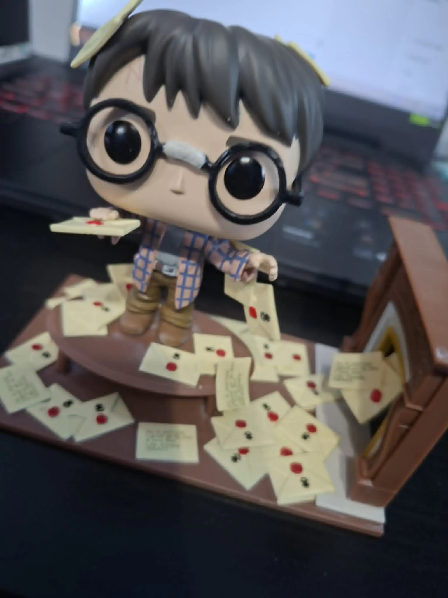 POP figurica Deluxe Harry Potter Anniversary Harry Potter s Hogwarts Letters Exclusive fotografija izdelka