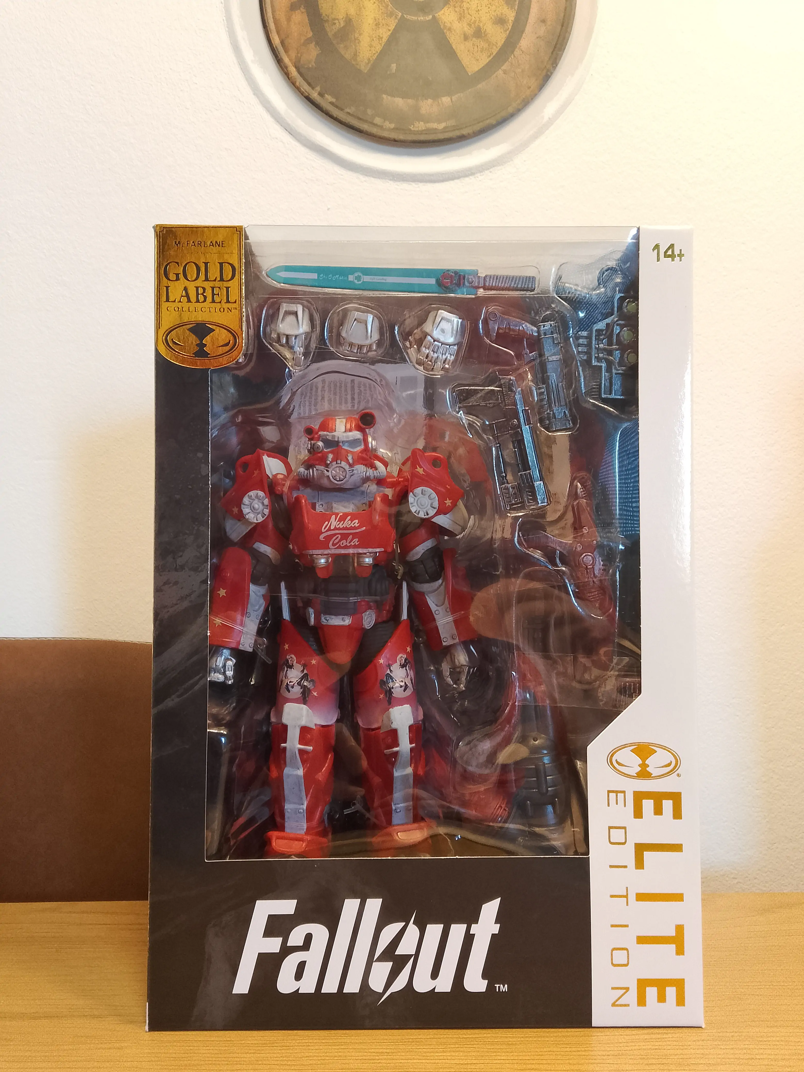 Fallout McFarlane Elite Edition Akcijska figura Fallout 76 Nuka Cola T-60 (Gold Label) 19 cm fotografija izdelka