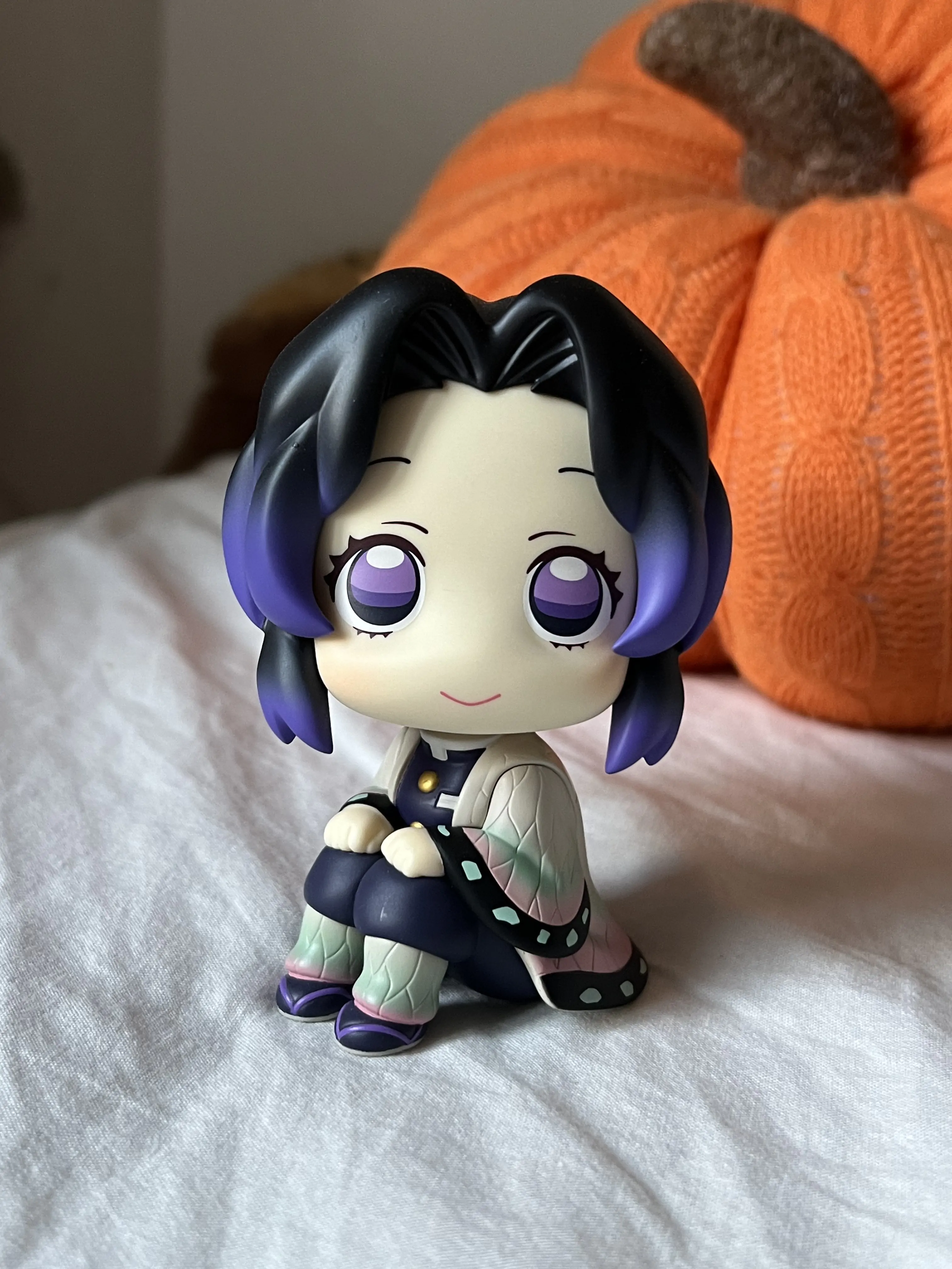 Demon Slayer Kimetsu no Yaiba Look Up PVC Kip Shinobu Kocho 11 cm fotografija izdelka