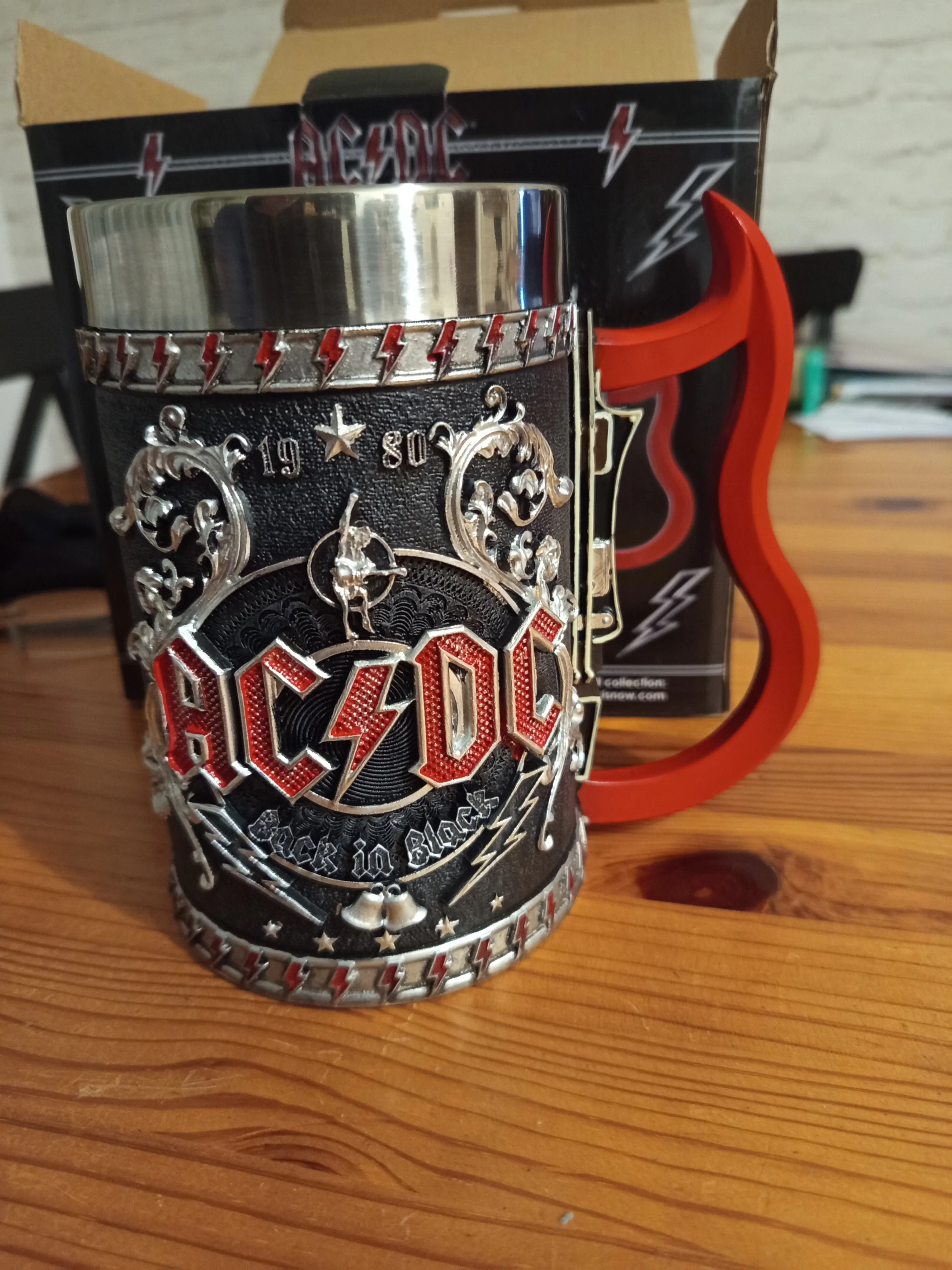 ACDC Tankard Nazaj v Črnem fotografija izdelka