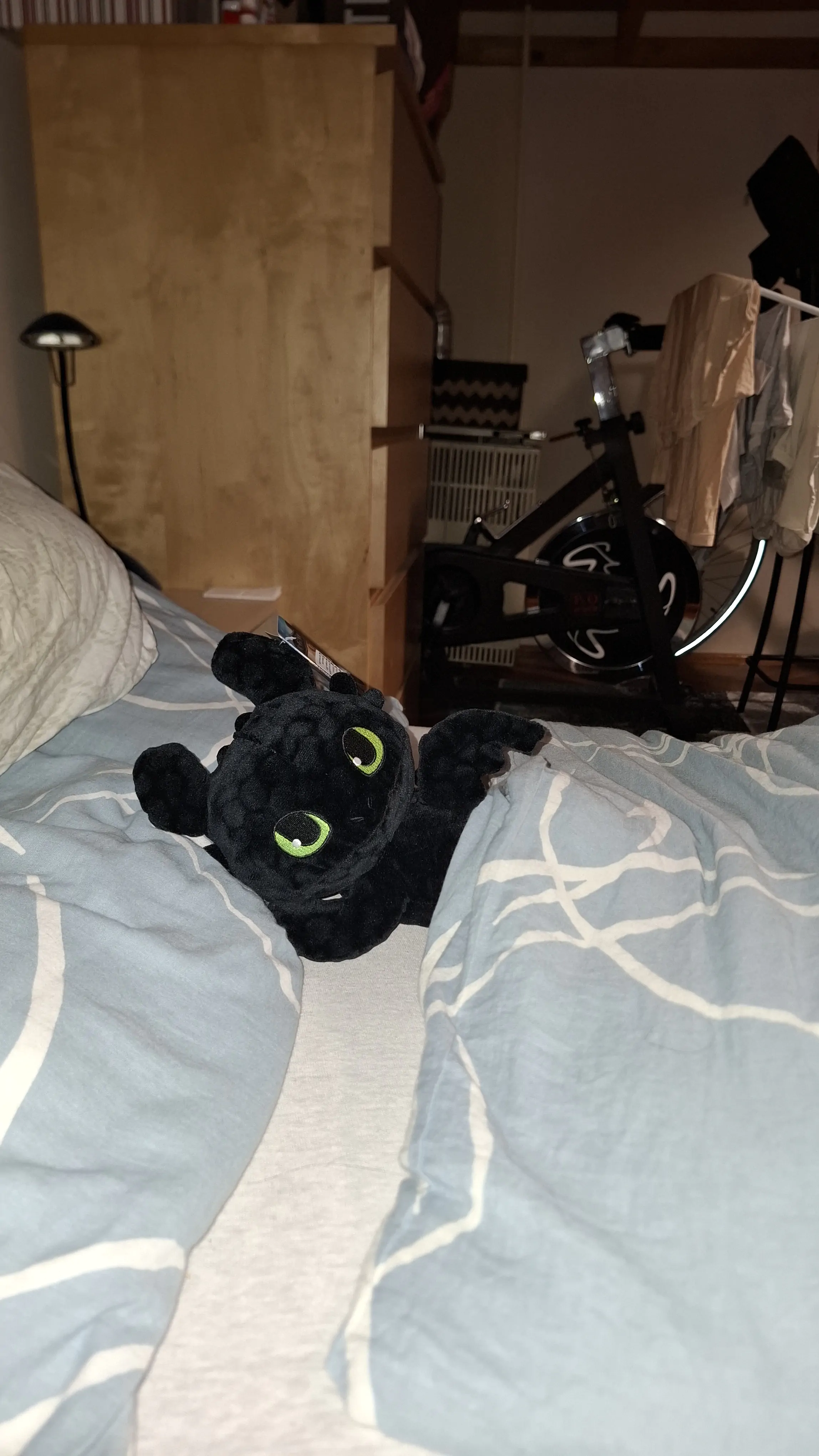 Kako izuriti svojega zmaja Plišasta figura Toothless Lying Version 30 cm fotografija izdelka
