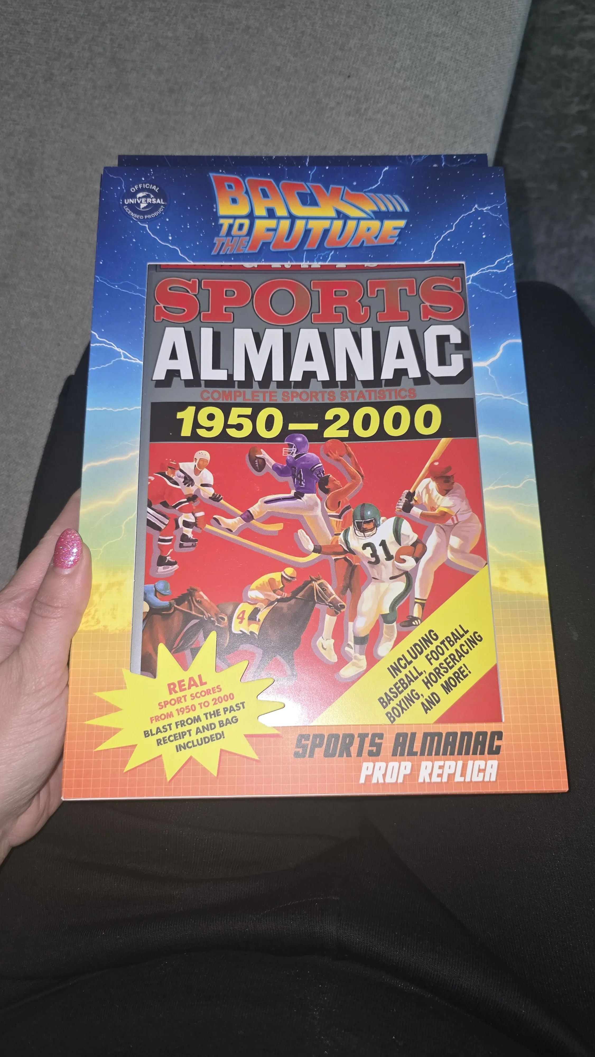 Back To The Future Prop Replika 1/1 Športni Almanah fotografija izdelka