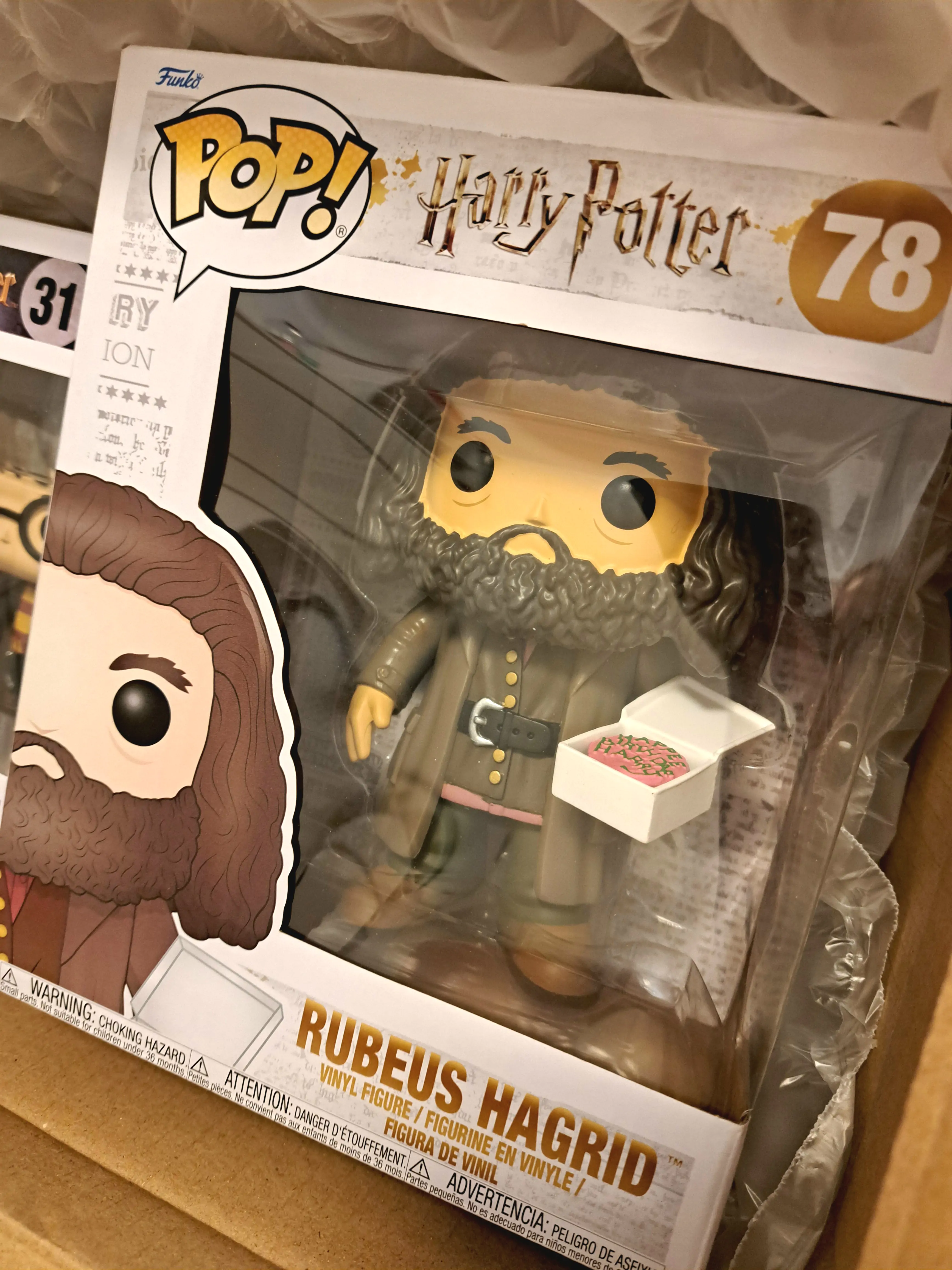 Harry Potter Super Sized POP! Movies Vinilna figura Hagrid s torto 14 cm fotografija izdelka