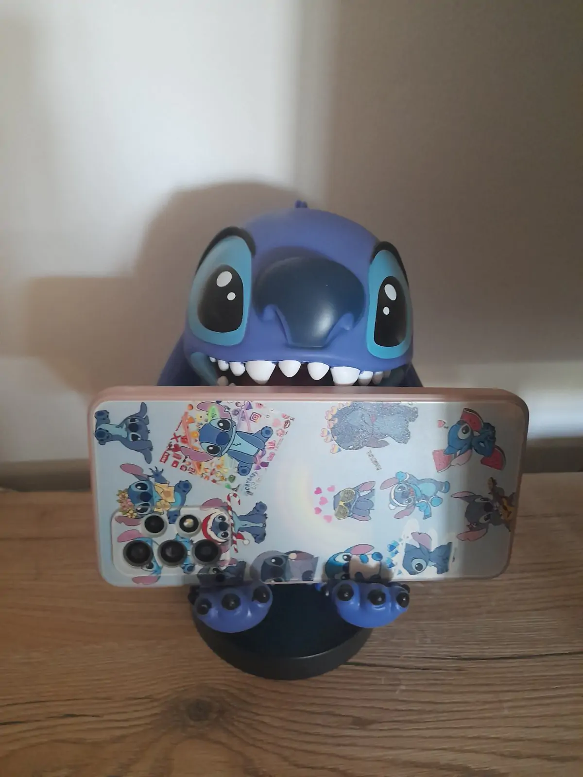 Lilo & Stitch Cable Guys Stojalo za polnjenje Smiley Stitch 21 cm fotografija izdelka