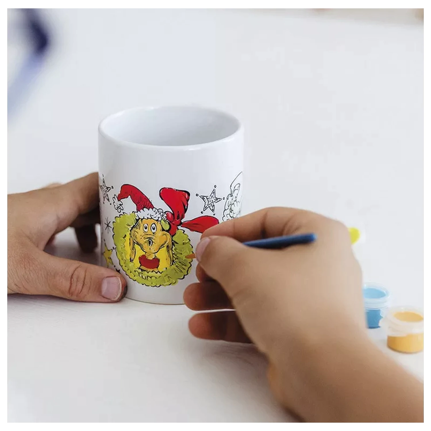 The Grinch Dr Seuss Poslikana porcelanska skodelica 235 ml fotografija izdelka