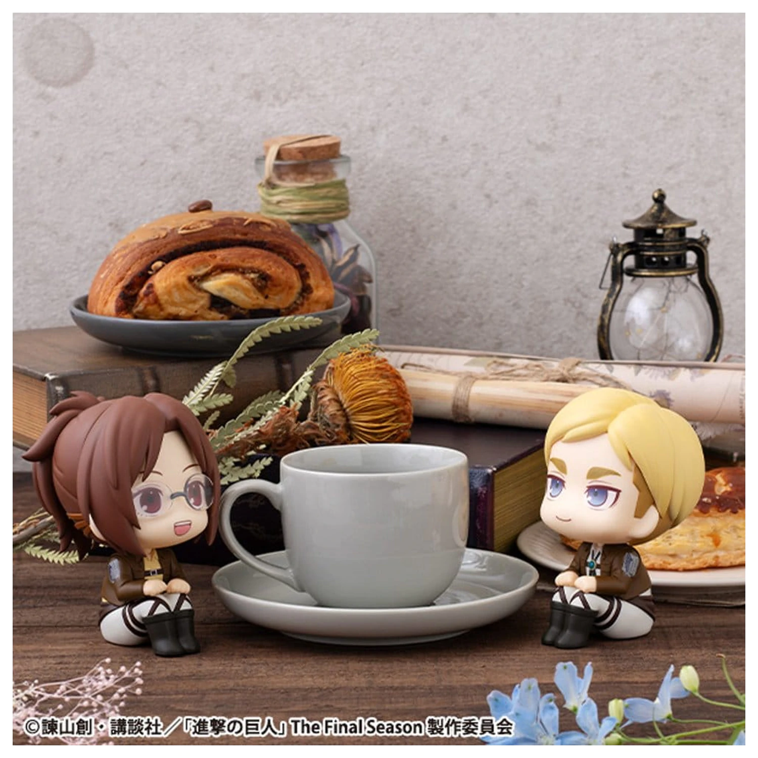 Attack on Titan Look Up PVC Kipi Hange Zoe & Erwin Smith (z darilom) 11 cm fotografija izdelka