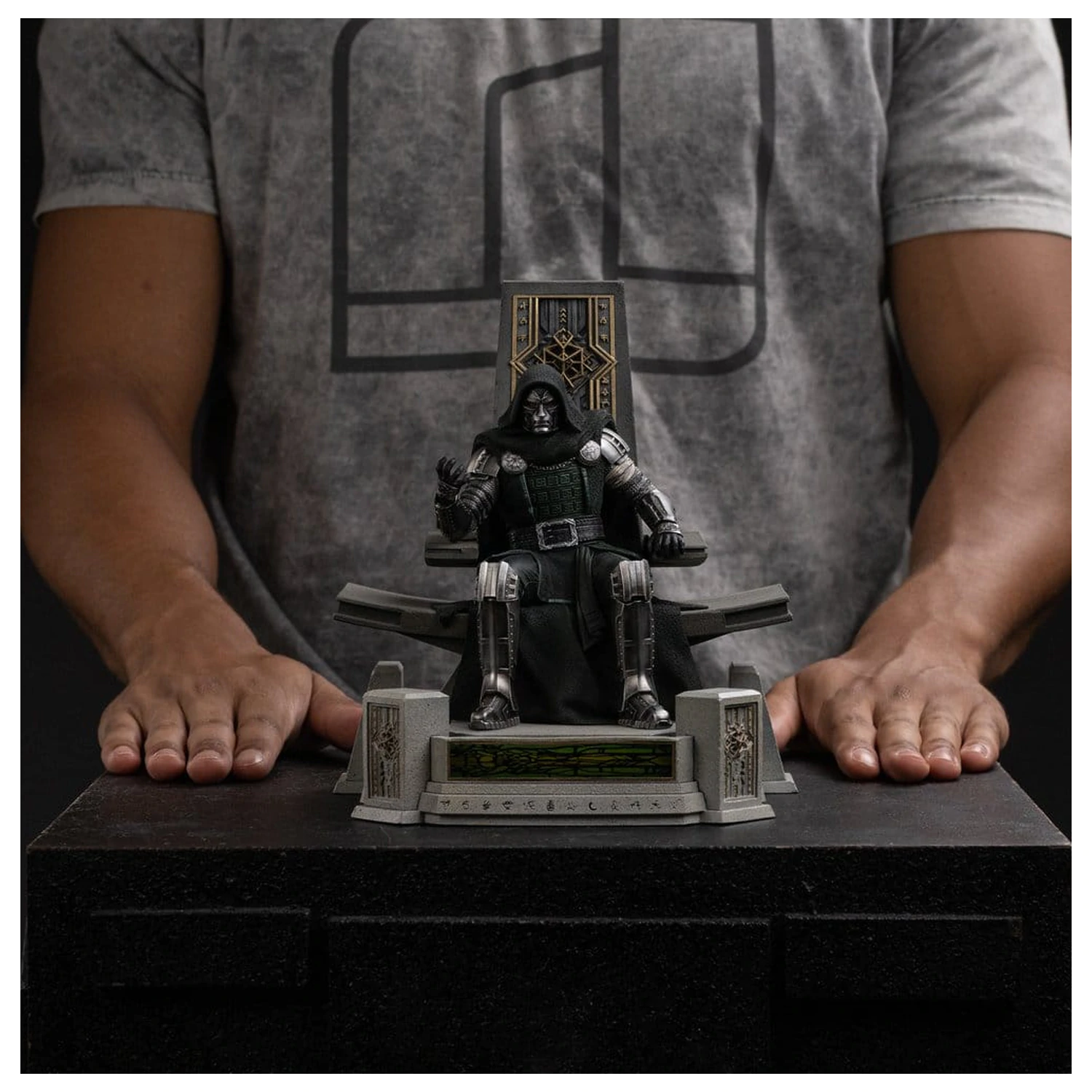 Avengers: Doomsday Art Scale Kip 1/10 Doctor Doom on Throne 22 cm fotografija izdelka