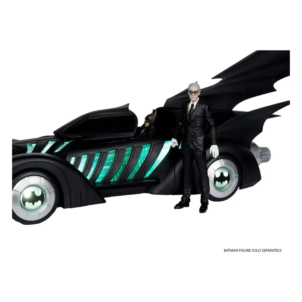 Batman Forever DC Multiverse akcijska figura z vozilom Alfred Pennyworth & Batmobile (Gold Label) 79 cm fotografija izdelka