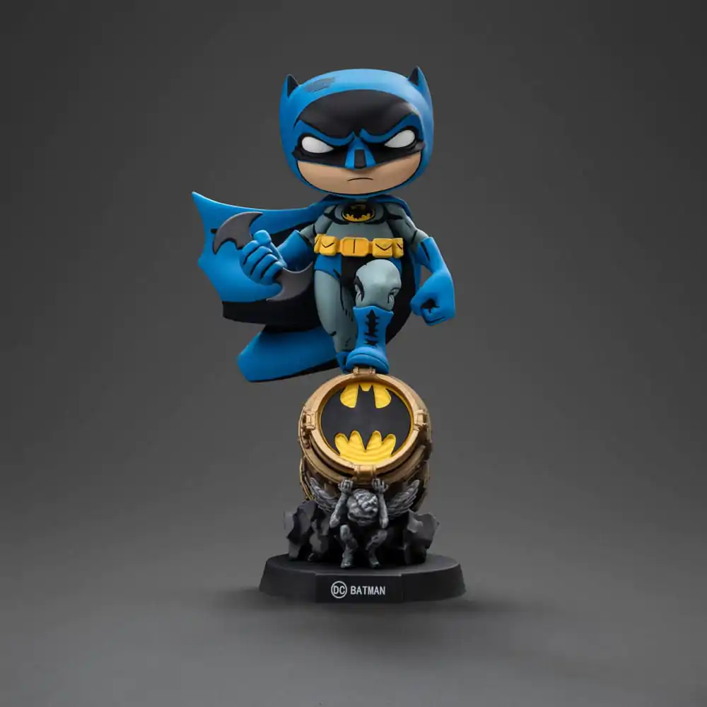 Batman Mini Co. PVC figura Batman na Bat-Signal (Blue Variant) 19 cm fotografija izdelka