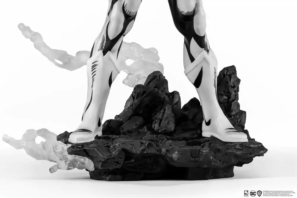 Batman PX PVC Kip 1/8 SDCC 2024 Superman Black & White Version 30 cm fotografija izdelka