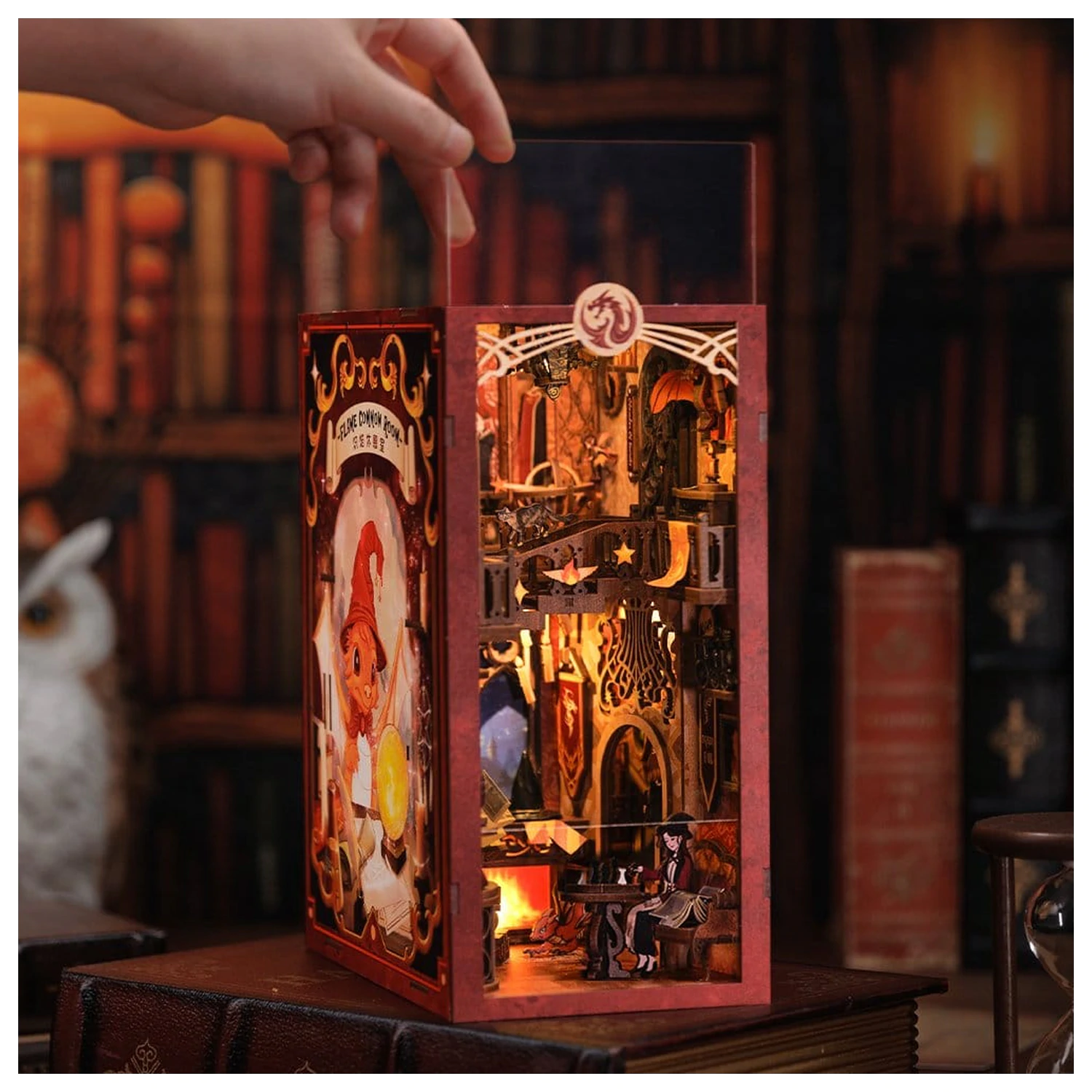 Book Nook Flame Common Room 23 x 11 cm fotografija izdelka