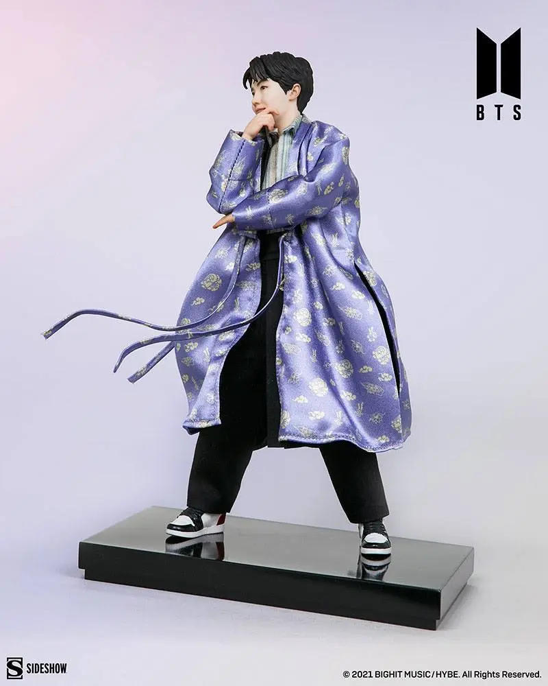 BTS Idol Collection PVC kip j-hope Deluxe 24 cm fotografija izdelka