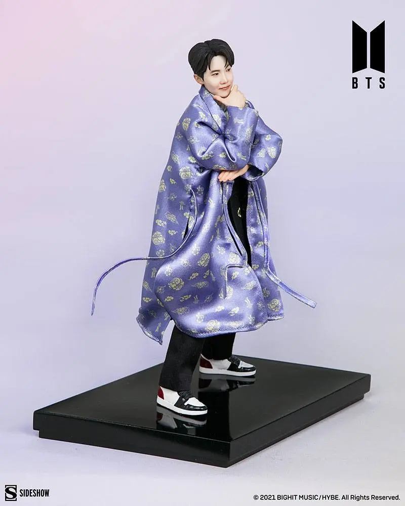 BTS Idol Collection PVC kip j-hope Deluxe 24 cm fotografija izdelka