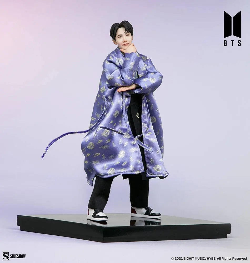 BTS Idol Collection PVC kip j-hope Deluxe 24 cm fotografija izdelka