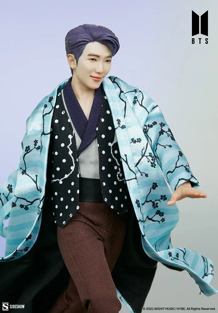 BTS Idol Collection PVC kip RM Deluxe 23 cm fotografija izdelka