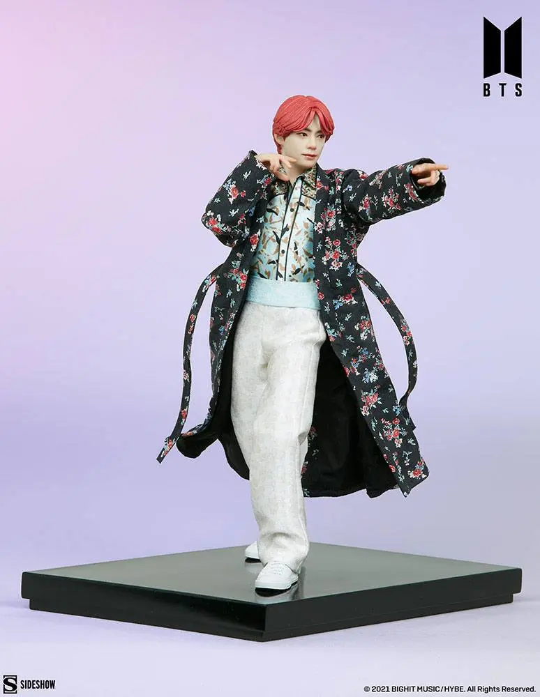 BTS Idol Collection PVC kip V Deluxe 23 cm fotografija izdelka