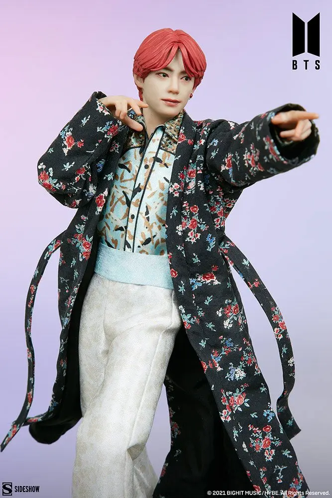 BTS Idol Collection PVC kip V Deluxe 23 cm fotografija izdelka
