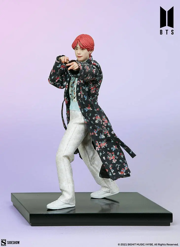 BTS Idol Collection PVC kip V Deluxe 23 cm fotografija izdelka