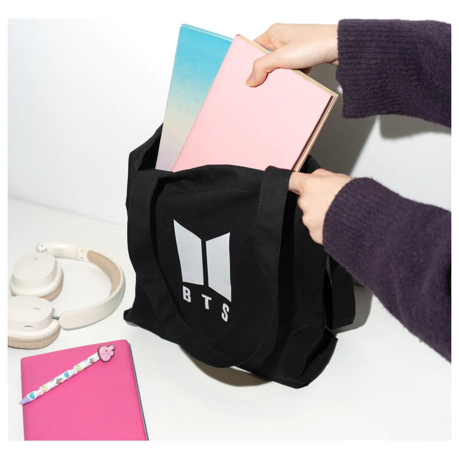 BTS torba z logotipom fotografija izdelka
