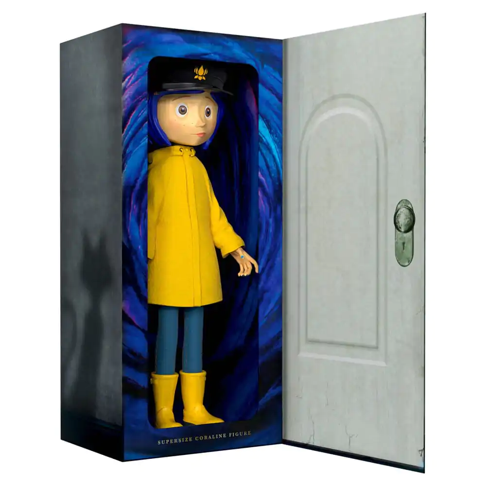 Coraline Supersize Vinyl akcijska figura Coraline s klobukom (gumbi namesto oči) 40 cm fotografija izdelka