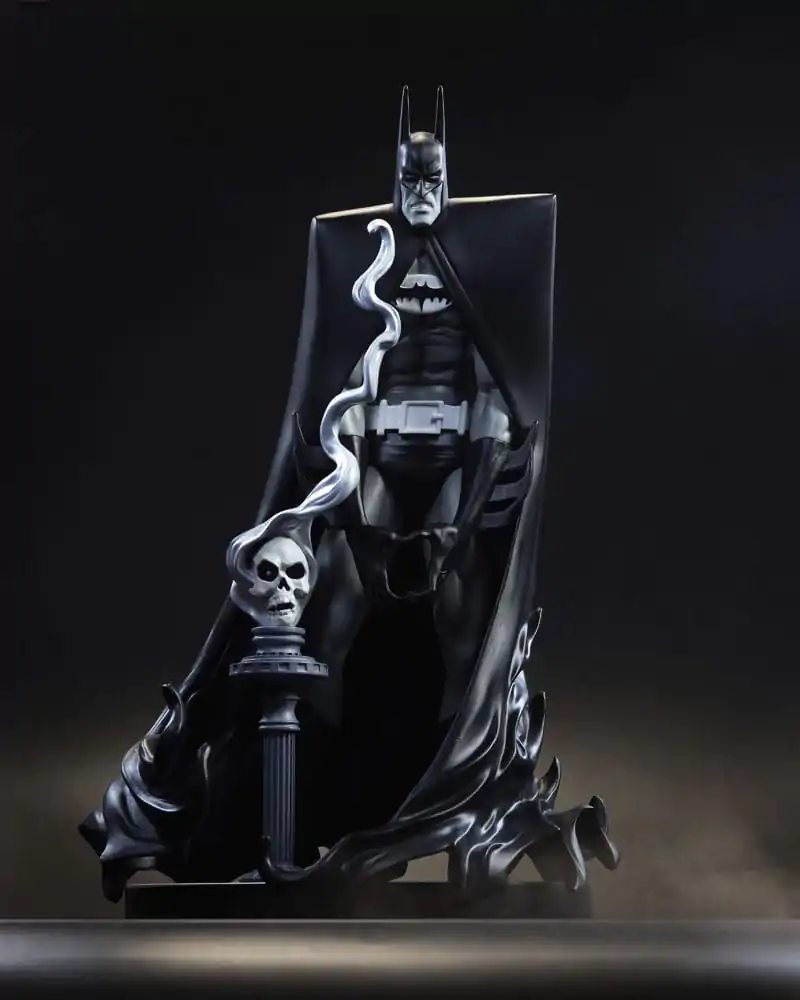 DC Direct smoleni kip 1/10 Batman Black & White by Bill Sienkiewicz 20 cm fotografija izdelka