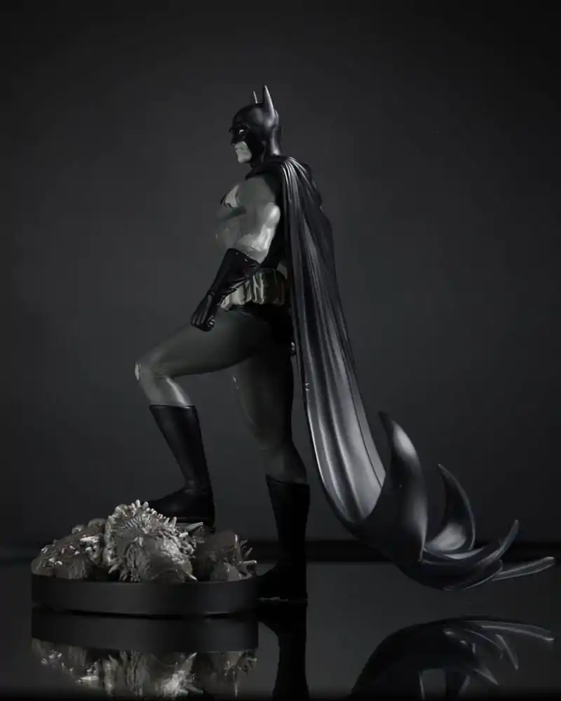 DC Direct Kip 1/10 Batman by Bjorn Barends (Black White) 18 cm fotografija izdelka