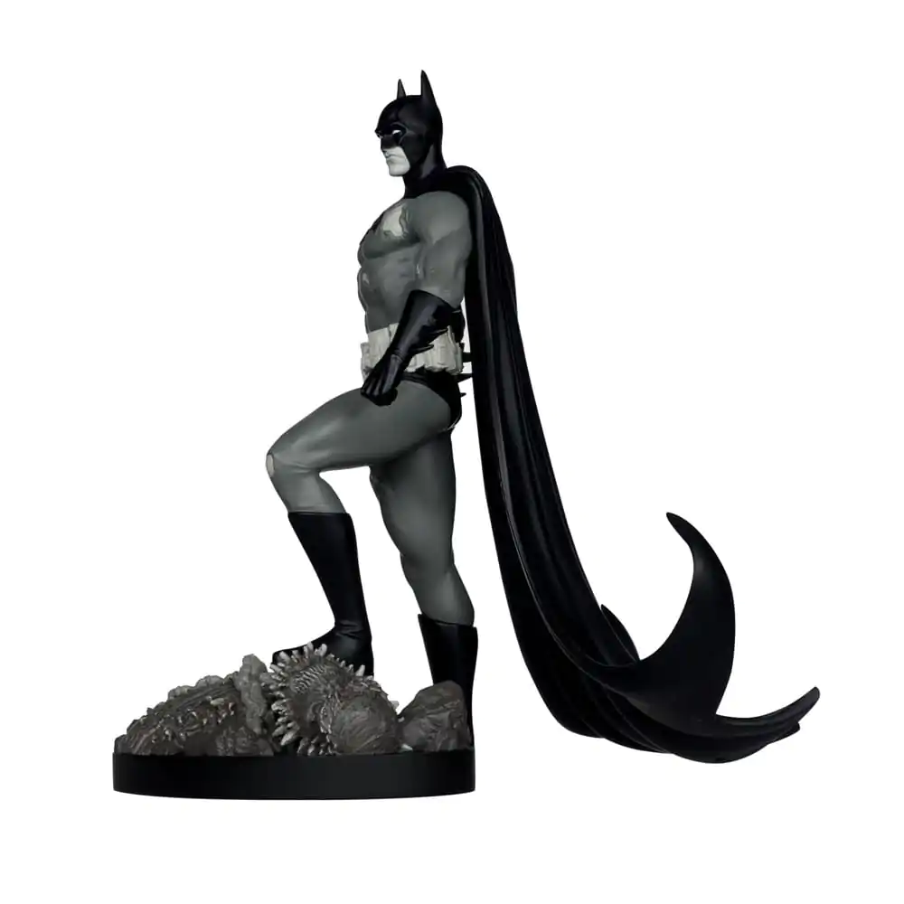 DC Direct Kip 1/10 Batman by Bjorn Barends (Black White) 18 cm fotografija izdelka