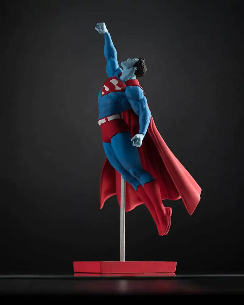 DC Direct Kip 1/10 Superman Red and Blue: Superman by Gary Frank Limited Edition 26 cm fotografija izdelka