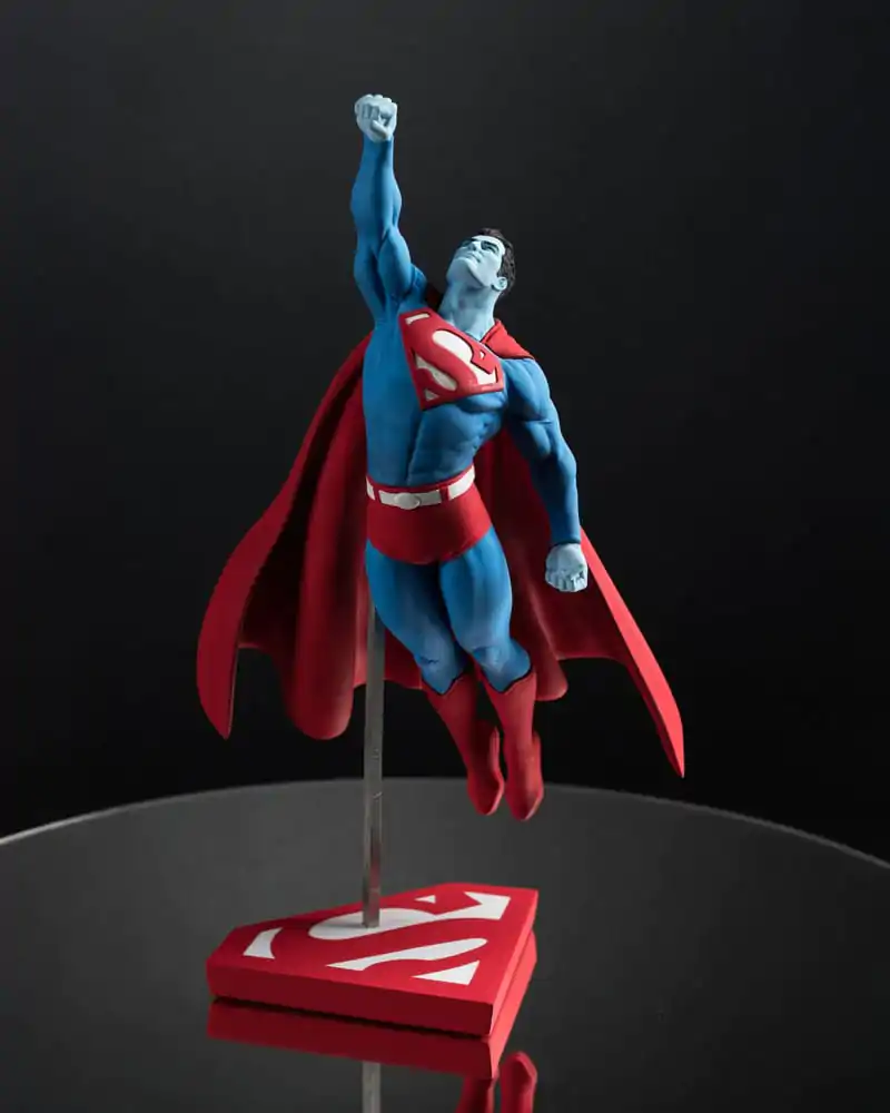 DC Direct Kip 1/10 Superman Red and Blue: Superman by Gary Frank Limited Edition 26 cm fotografija izdelka