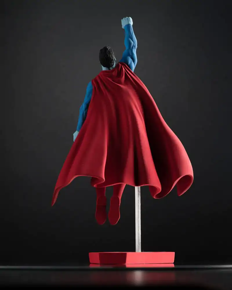 DC Direct Kip 1/10 Superman Red and Blue: Superman by Gary Frank Limited Edition 26 cm fotografija izdelka