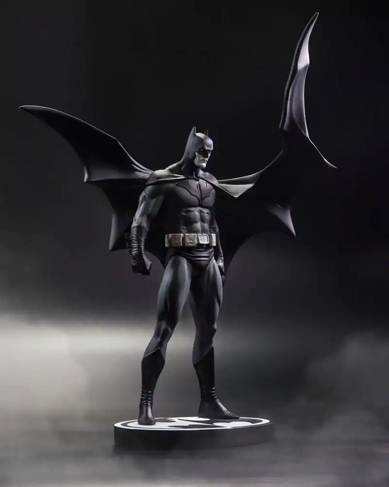 DC Direct Smolnik Kip Batman Black & White Batman (by Jorge Jimenez) 27 cm fotografija izdelka