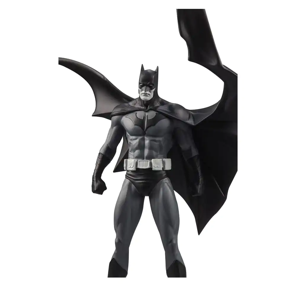 DC Direct Smolnik Kip Batman Black & White Batman (by Jorge Jimenez) 27 cm fotografija izdelka