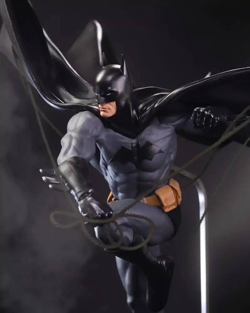DC Direct Resin Kip DC Designer Series Batman (by Dan Mora) 40 cm fotografija izdelka