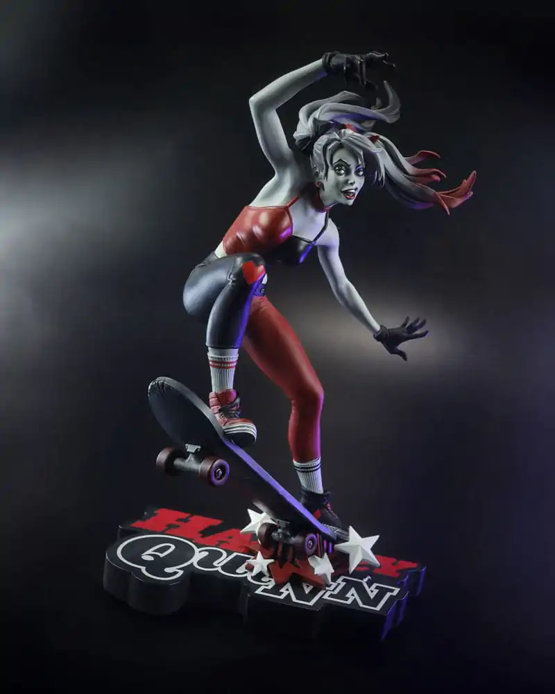 DC Direct Harley Quinn: Red, White & Black Kip 1/10 Harley Quinn by Ivan Tao 20 cm fotografija izdelka