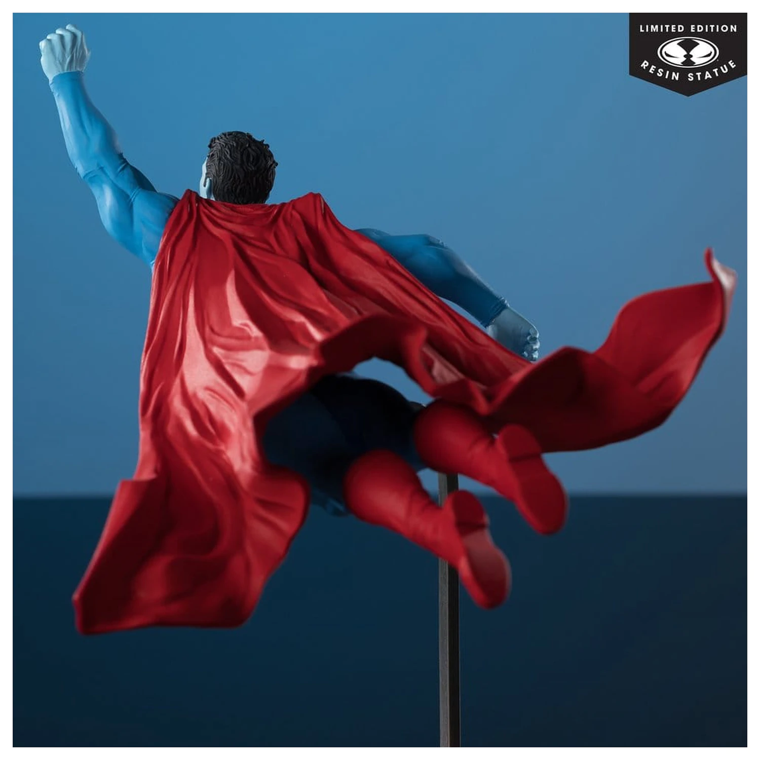 DC Direct Superman Red & Blue Kip 1/10 Superman by Lee Bermejo 26 cm fotografija izdelka