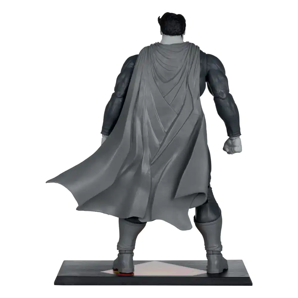DC Multiverse akcijska figura Superman (The Dark Knight Returns) (Black & White Accent Edition) (Gold Label) 18 cm fotografija izdelka