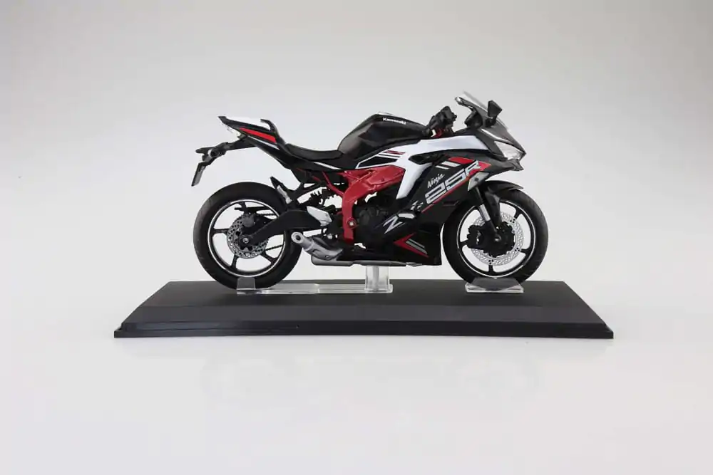 Statueta serije Diecast Bike 1/12 Kawasaki Ninja ZX-25R Metallic Spark Black × Peal Flat Stardust White 16 cm fotografija izdelka