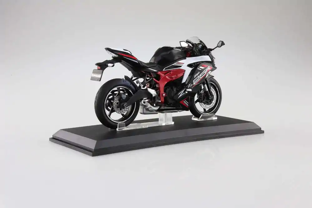 Statueta serije Diecast Bike 1/12 Kawasaki Ninja ZX-25R Metallic Spark Black × Peal Flat Stardust White 16 cm fotografija izdelka