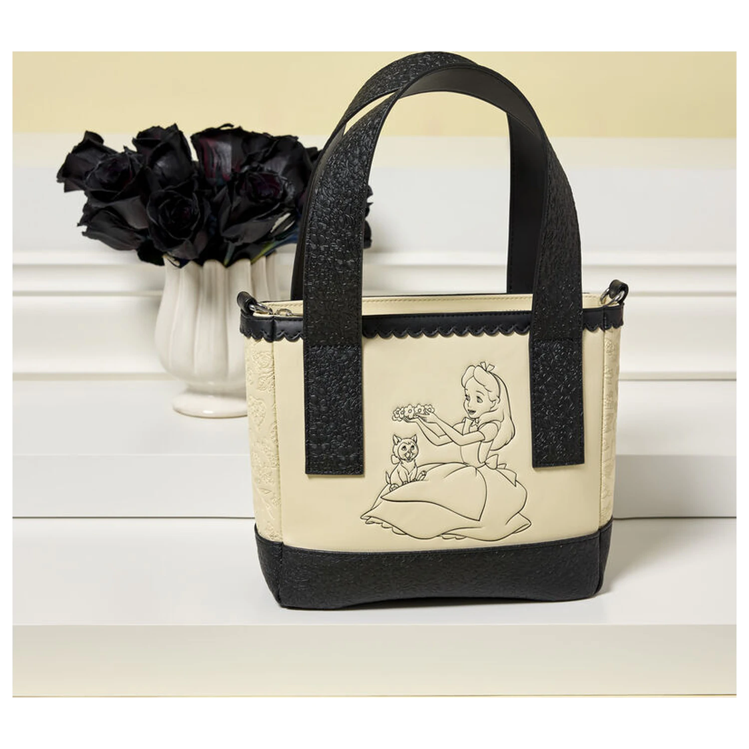 Disney Alice in Wonderland mini torbica čez telo fotografija izdelka