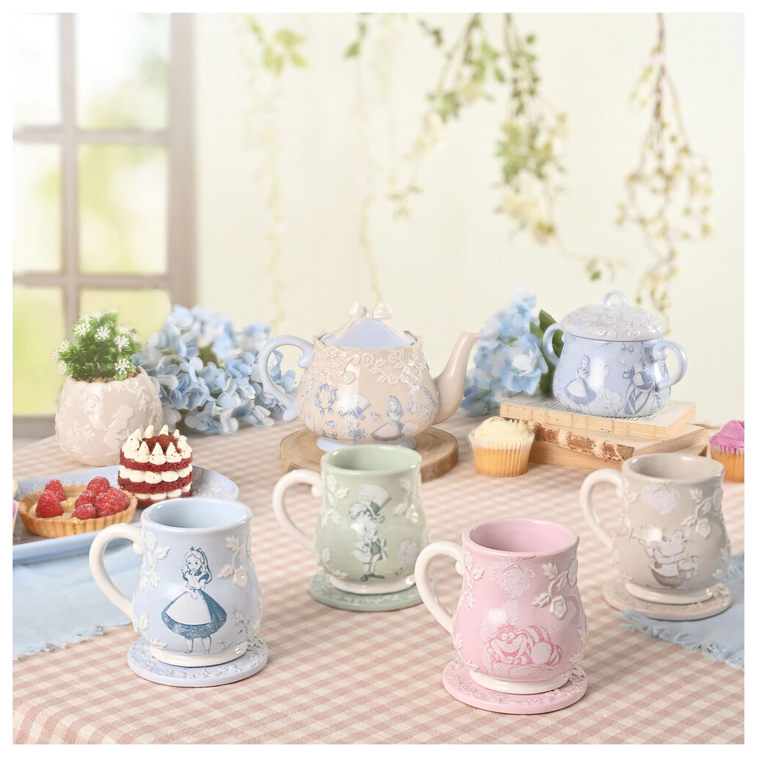 Disney Alice in Wonderland White Rabbit skodelica fotografija izdelka