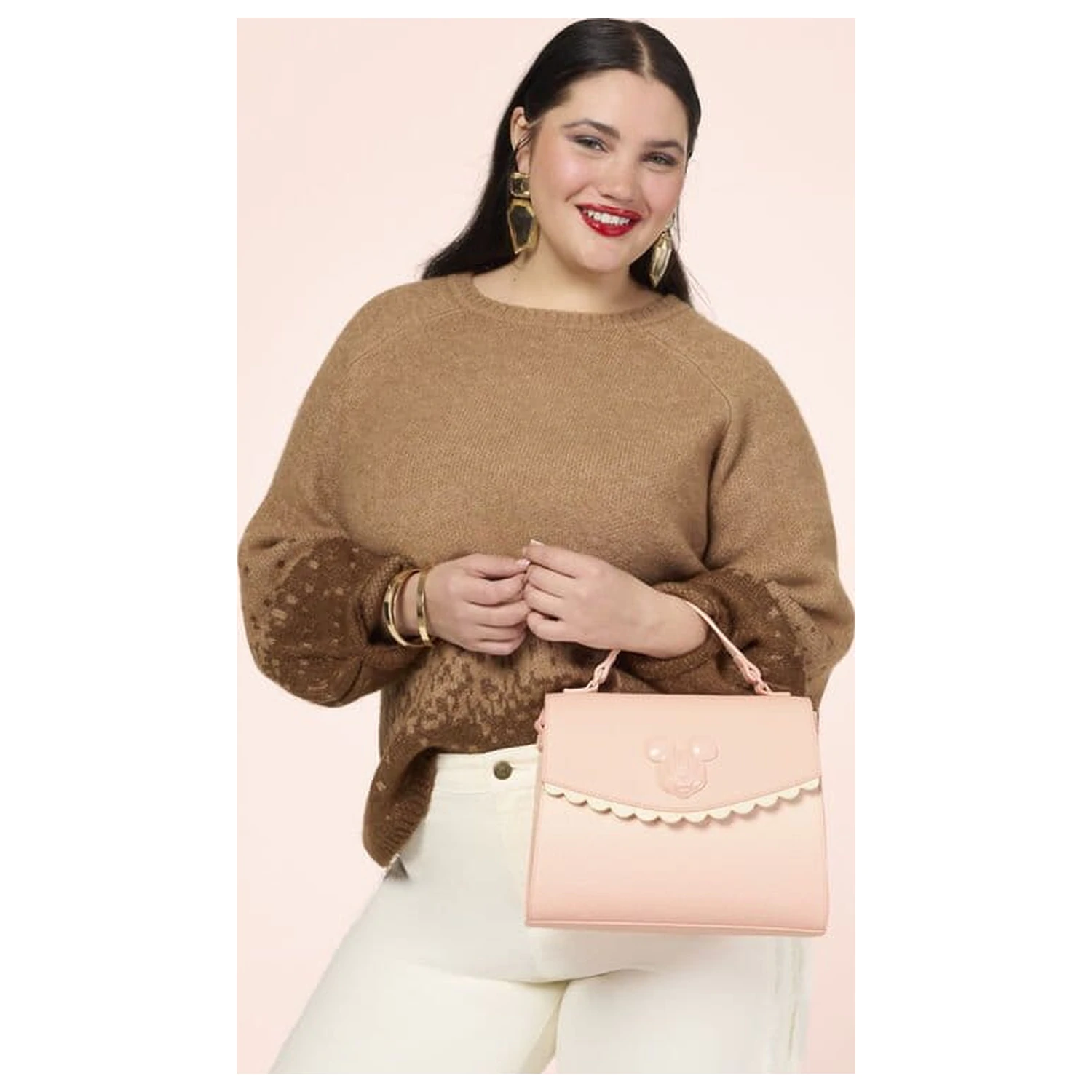 Disney by Loungefly Torbica za čez telo Mickey & Friends All-Over Print fotografija izdelka