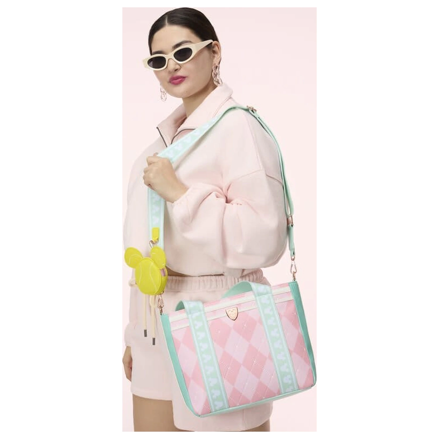 Disney by Loungefly Torba za čez ramo z denarnico za kovance Mickey&Friends Tennis fotografija izdelka