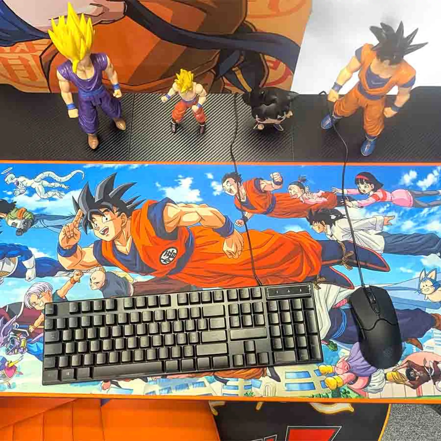 Dragon Ball Z XXL Podloga za mizo Goku's Friends fotografija izdelka