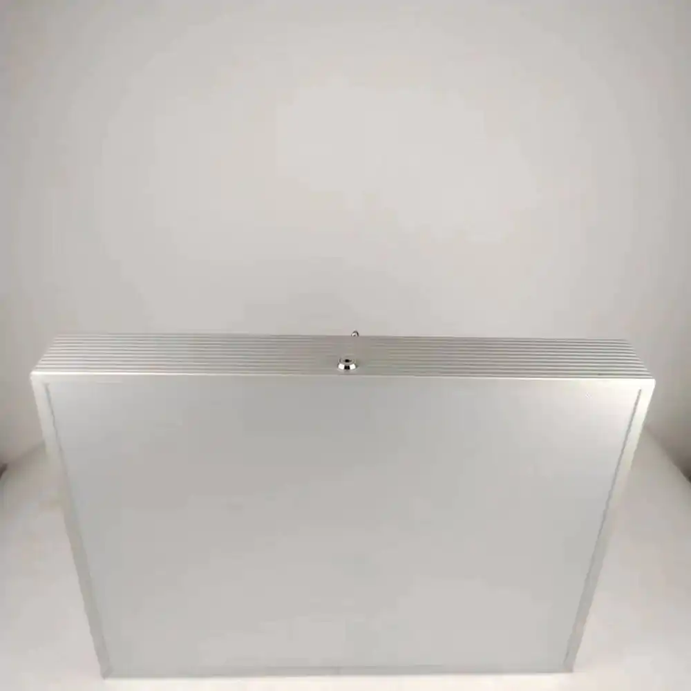 Evoretro aluminijasto vitrina srebrne barve fotografija izdelka